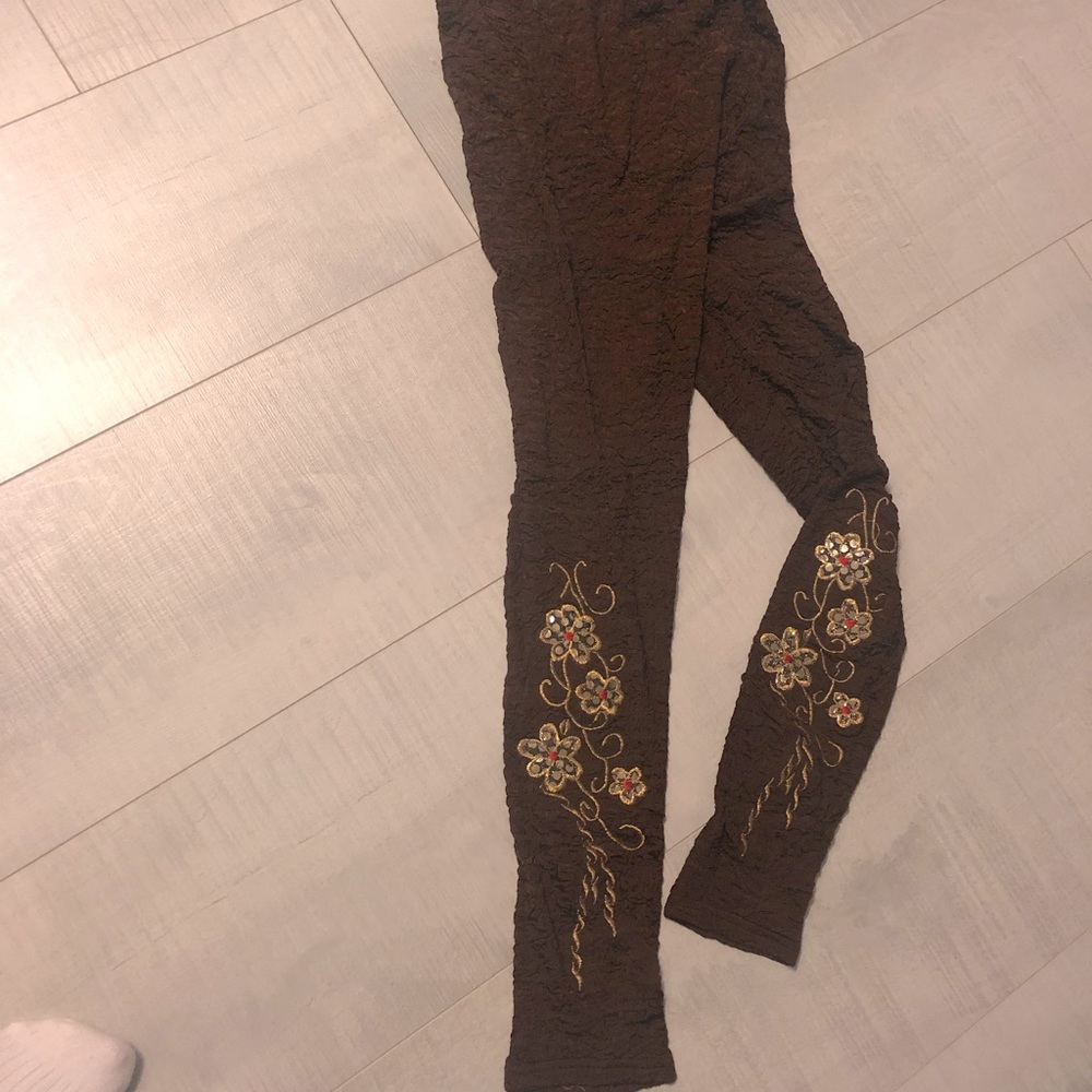 Crinkled Material Soft Legging Embroidery Elastic Waistline Stretchable Cool